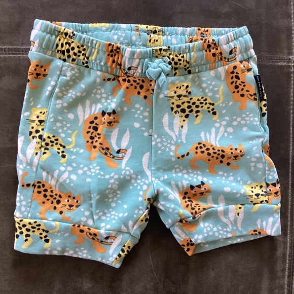 Polarn O Pyret unisex leopard shorts 2-3t - Picture 1 of 4